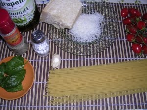 ingrediente reteta spaghete cu rosii si busuioc