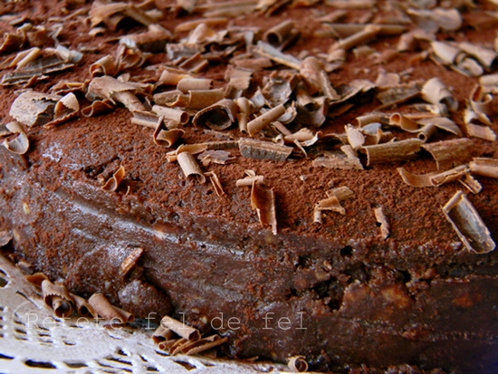 tort de biscuiti cu ciocolata si alune