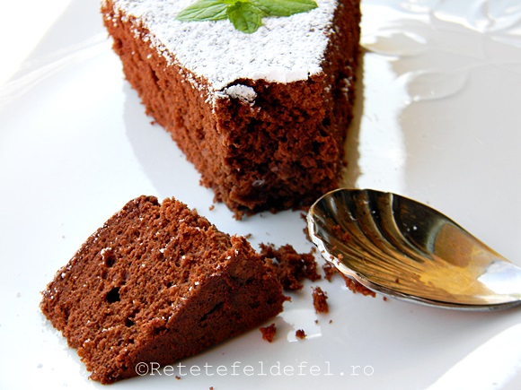 tort din albusuri cu ciocolata