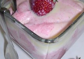 Mousse de capsune cu ciocolata alba