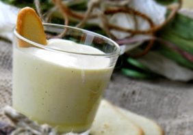 Zabaione de vanilie cu frisca si limbi de pisica