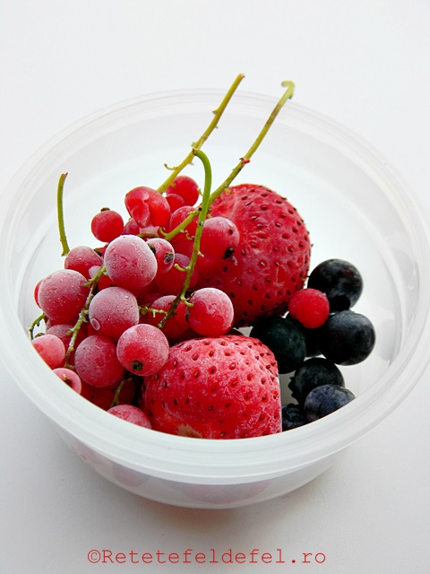 cum se congeleaza fructele mici