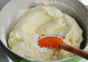 crema de mascarpone cu nuca de coco