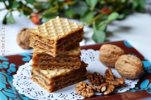 prajitura cu foi de napolitana, nuca si caramel