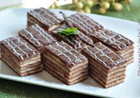 prajitura cu foi de cacao si crema de vanilie t