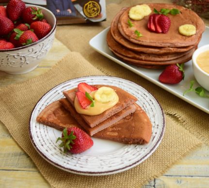Pancakes cu banane și căpșune