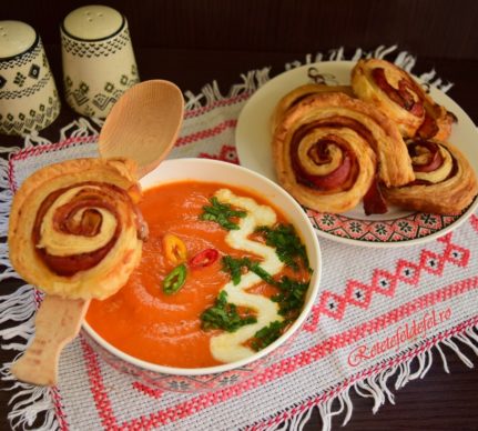 Supă cremă de roșii cu dovlecel