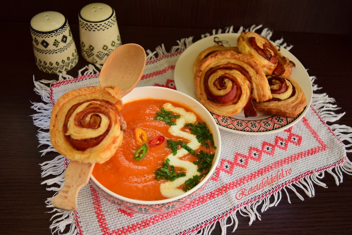 Supă cremă de roșii cu dovlecel
