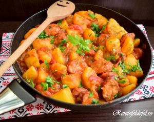 Cartofi țărănești cu cârnați afumați