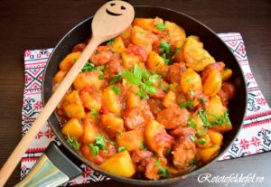 Cartofi țărănești cu cârnați afumați