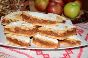 Plăcintă cu mere și dulceață de gutui