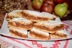 Plăcintă cu mere și dulceață de gutui