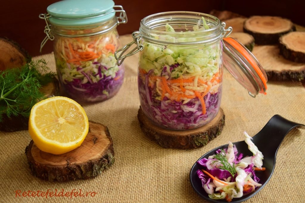 Salată de varză în straturi cu țelină și morcov