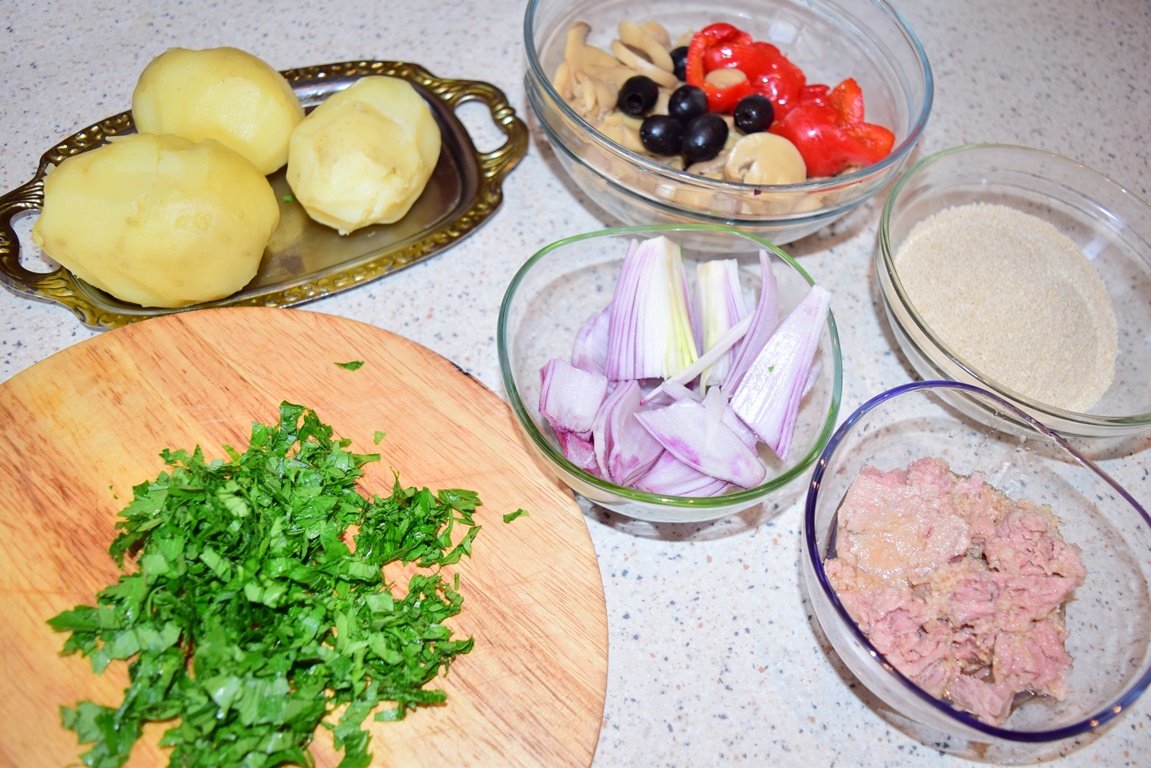 Ingrediente Chiftele de ton cu cartofi și ciuperci
