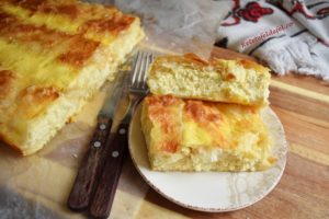 Plăcintă dobrogeană cu brânză sărată