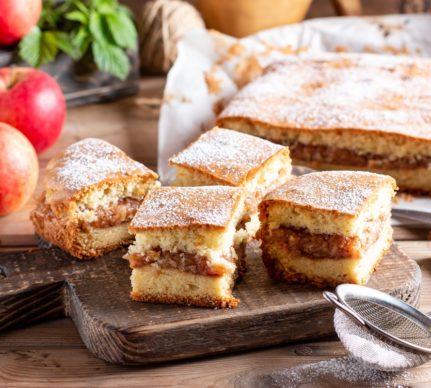 Plăcintă cu mere caramelizate porționată
