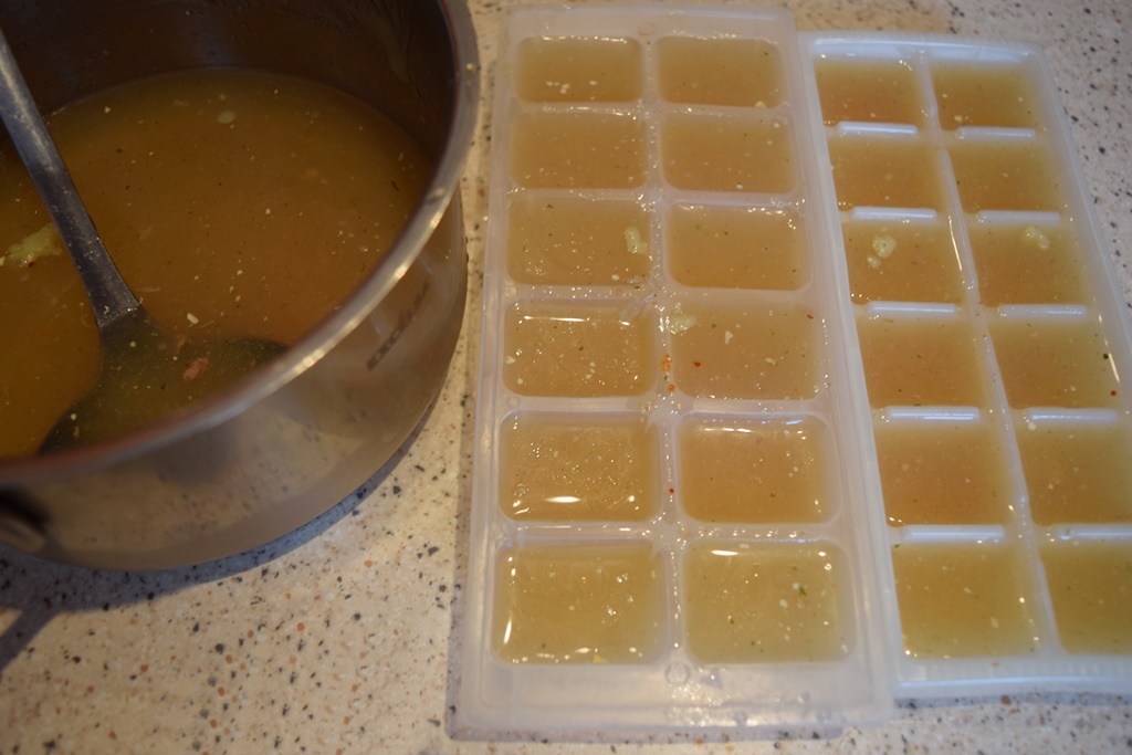 Cuburi din supă concentrată de pui