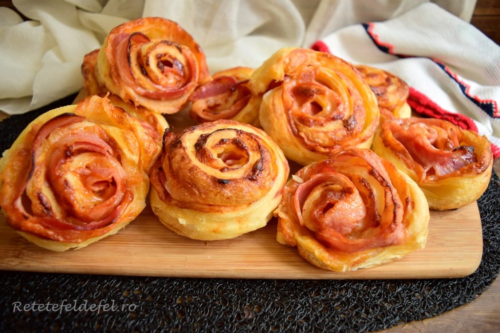 Trandafiri din foietaj cu bacon și mozzarella
