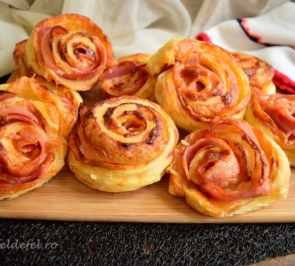 Trandafiri din foietaj cu bacon și mozzarella