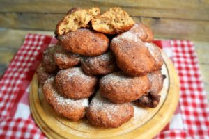 Gogoși cu mere și banane