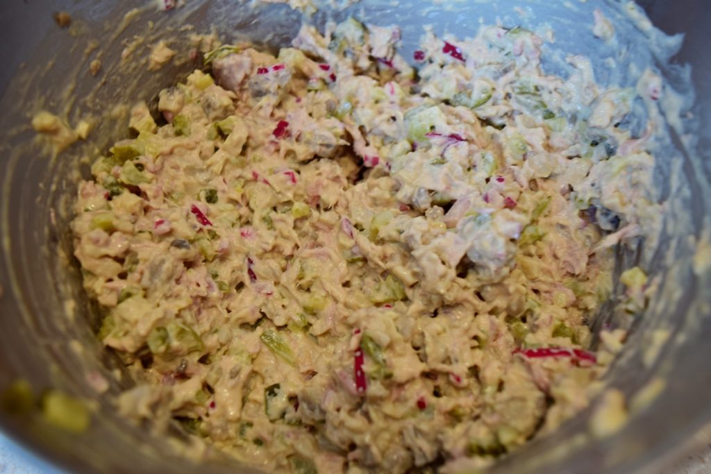 Amestec de ingrediente pentru Salată de ciuperci cu ton și castraveciori acri