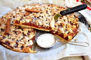 Tartă rustică cu mere și crumble, porționată