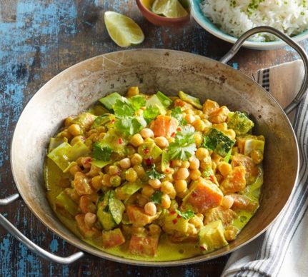 Curry de năut cu legume în tigaie de inox