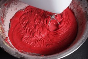 Compoziție de prăjitură red velvet