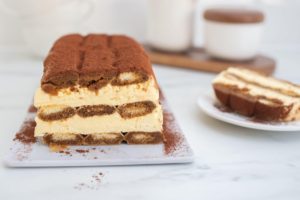 Tort de înghețată Tiramisu porționat