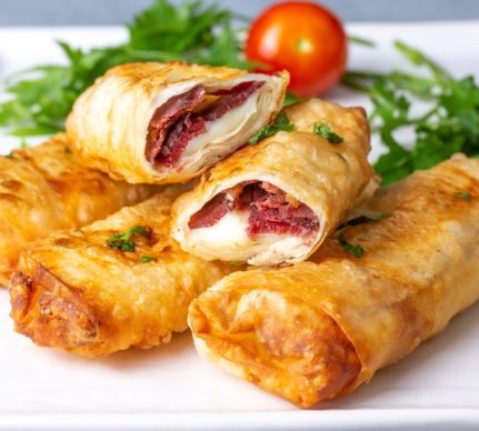 Borek cu pastramă și brânză cheddar