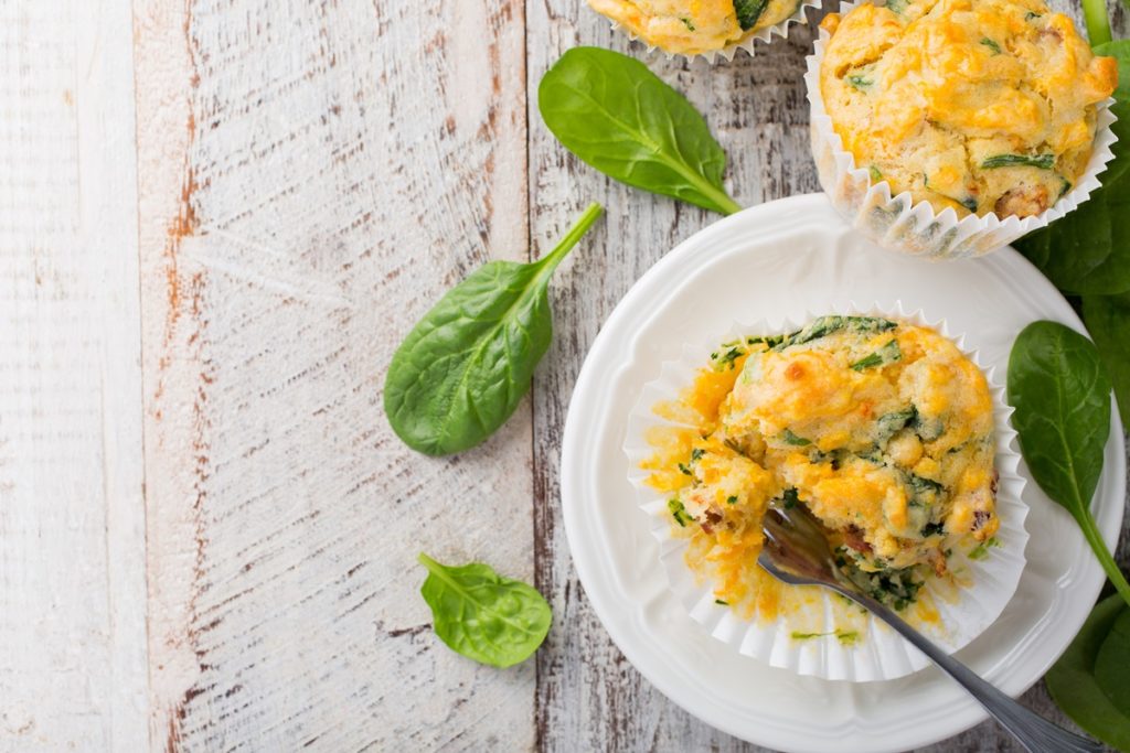 Muffins aperitiv, cu brânză și spanac