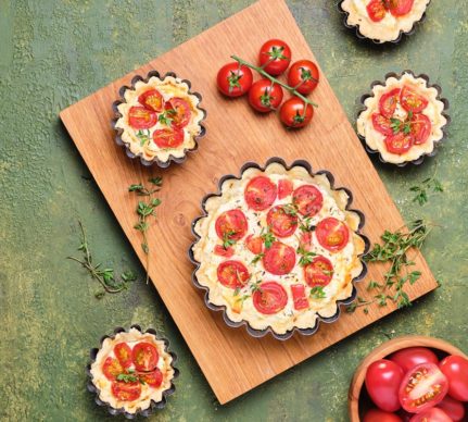 Mini tarte cu roșii și brânză, pentru gustări delicioase