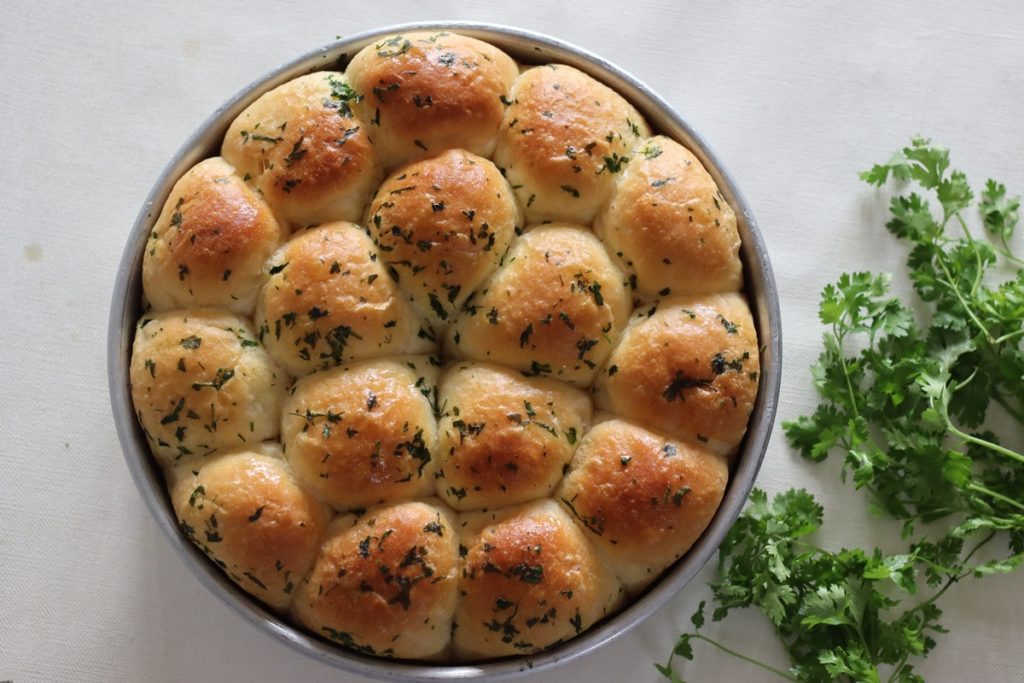 Chifle cu usturoi și pătrunjel