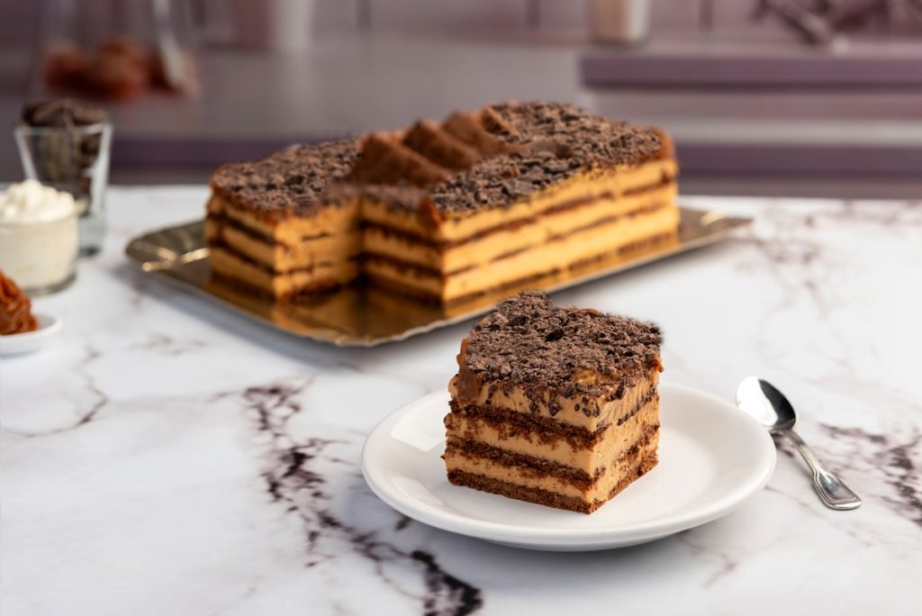 Desert argentinian cu biscuiți și dulce de leche porționat