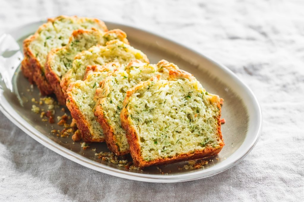 Felii de chec cu verdețuri și parmezan