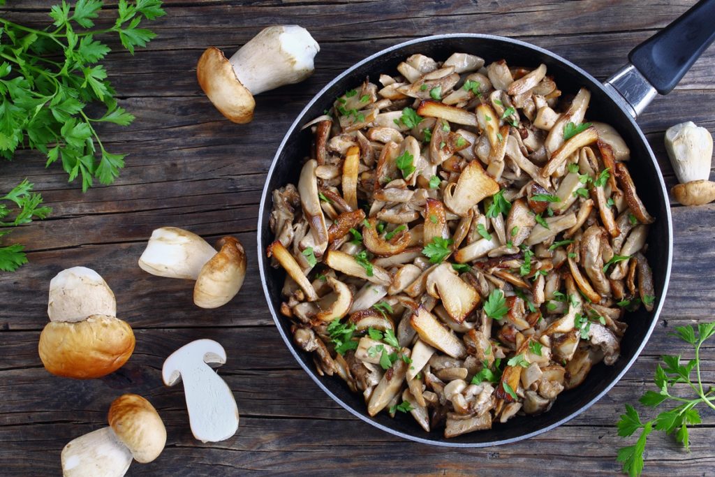 Hribi tocați în tigaie