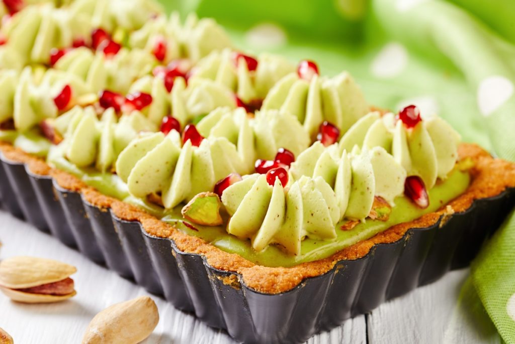 Tartă cu jeleu de zmeură și cremă de fistic