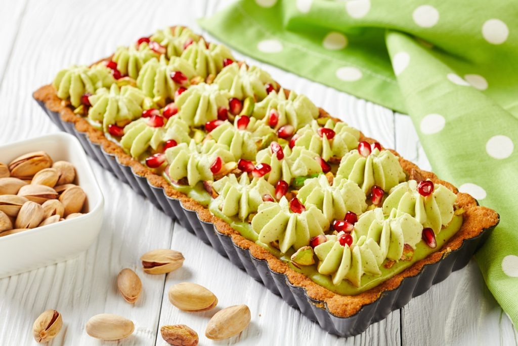 Tartă cu jeleu de zmeură și cremă de fistic