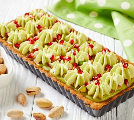 Tartă cu jeleu de zmeură și cremă de fistic