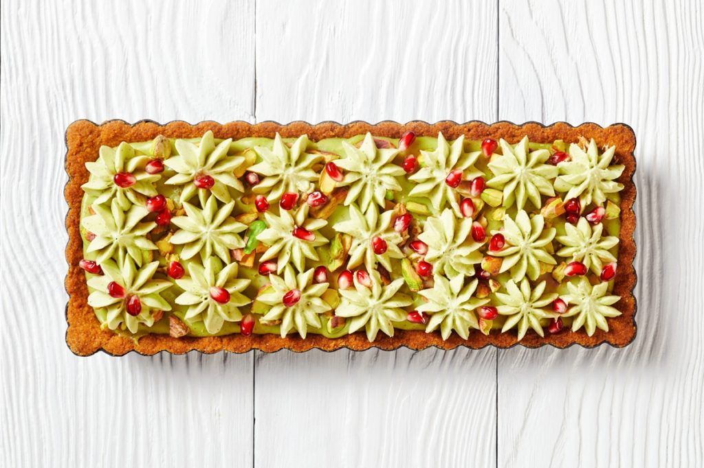 Tartă cu jeleu de zmeură și cremă de fistic