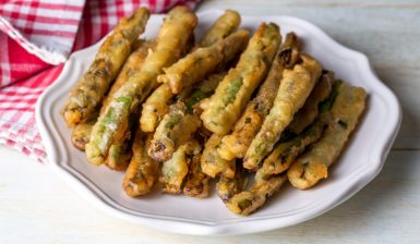 Fasole verde pane pe o farfurie