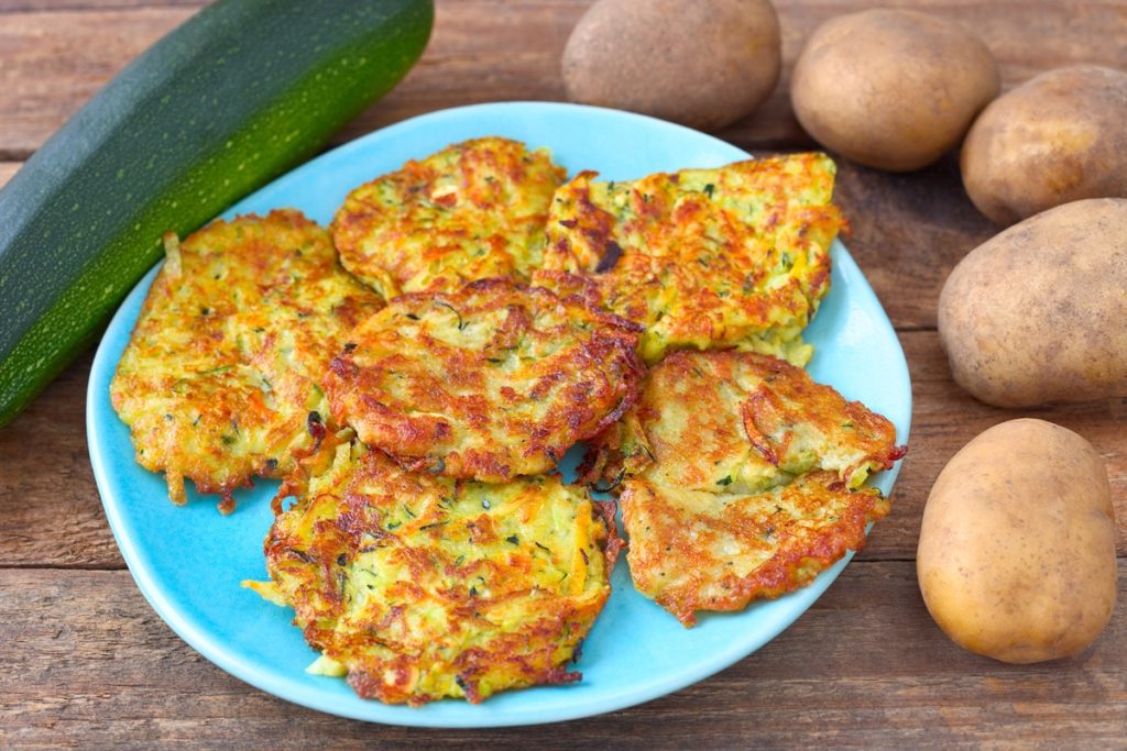 Chiftele din dovlecei, morcovi și cartofi