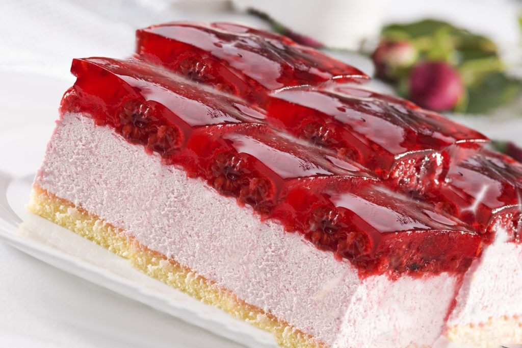 Prăjitură cu zmeură porționată