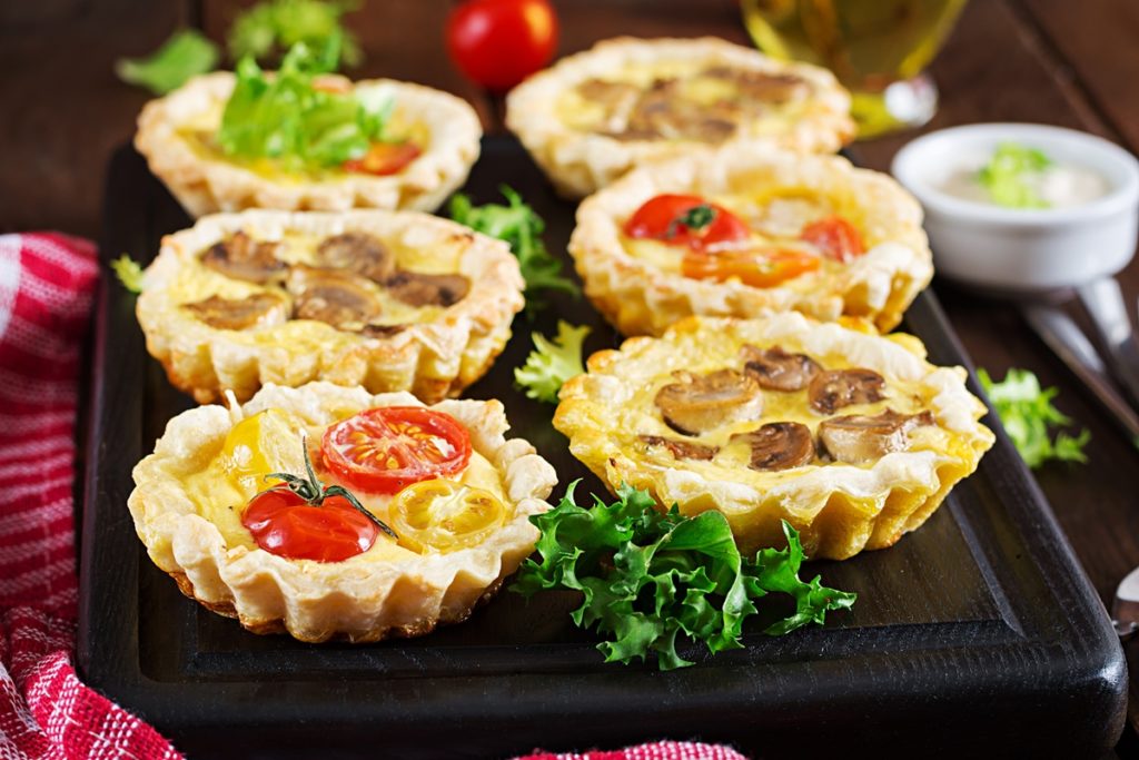 Mini tarte cu ciuperci și cu roșii