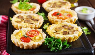 Mini tarte cu ciuperci și cu roșii