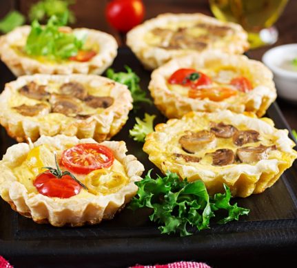 Mini tarte cu ciuperci și cu roșii