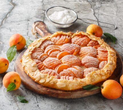 Galette cu caise în formă de evantai