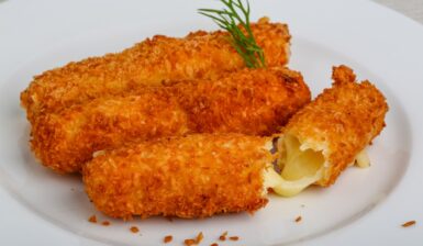 Mozzarella Sticks, unul secționat