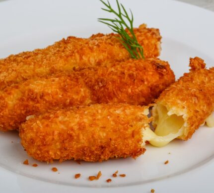 Batoane crocante de mozzarella amp;#8211; Mozzarella Sticks