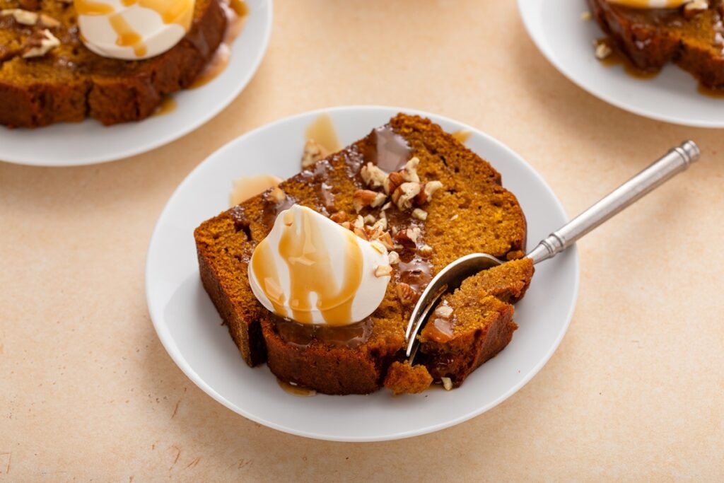 Felie de chec cu dovleac secționată cu furculița